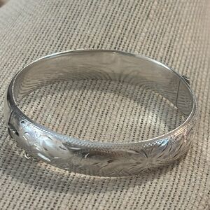 Antique sterling etched flower style bracelet 7”
